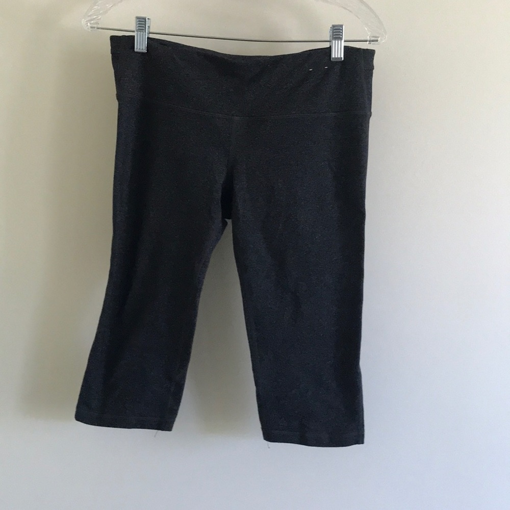 Gap fit Capri workout shorts size Medium